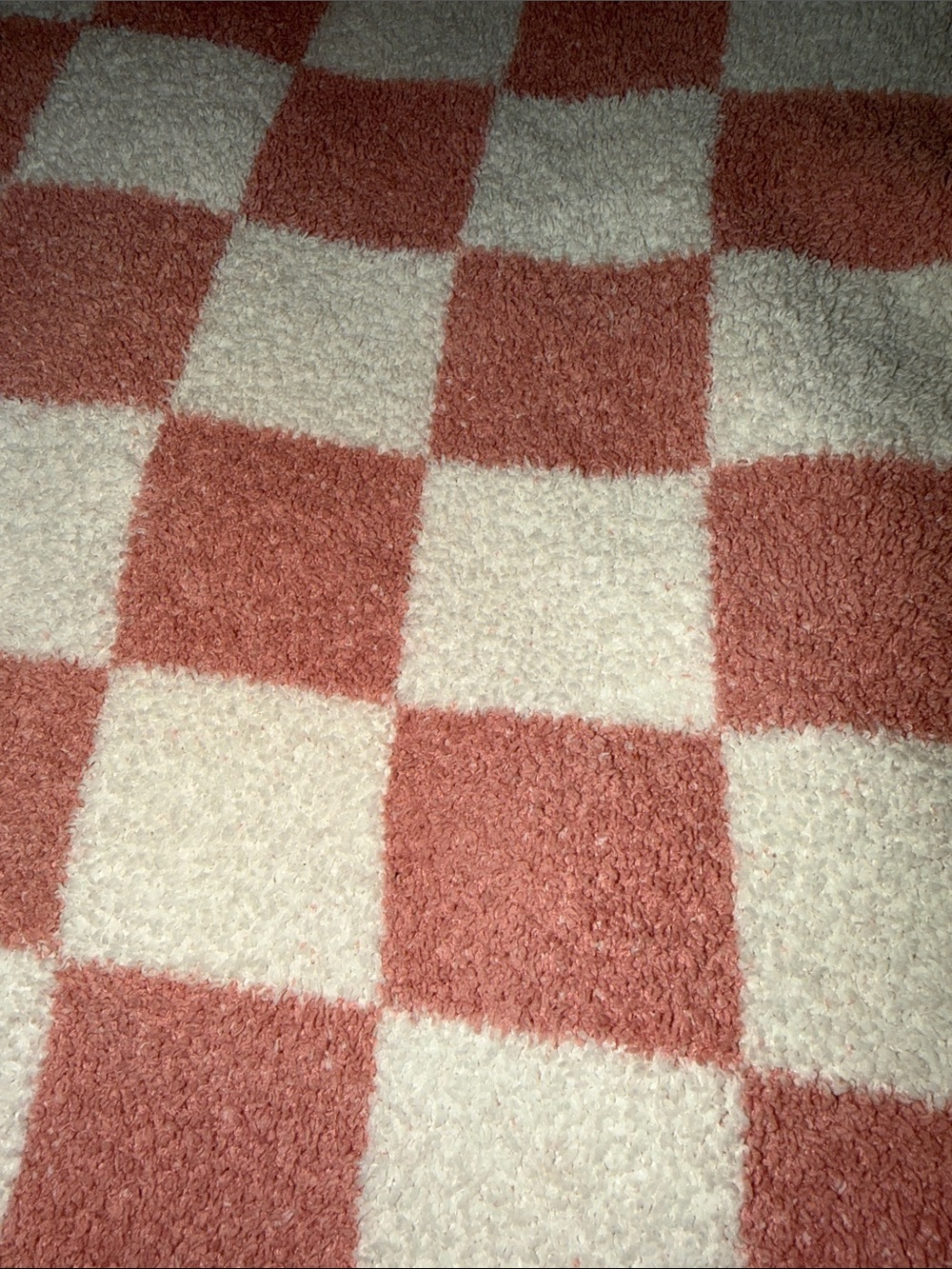 Checkerboard Knit throw blanket in Cream and Dusty Pink. - Picture 3 of 5